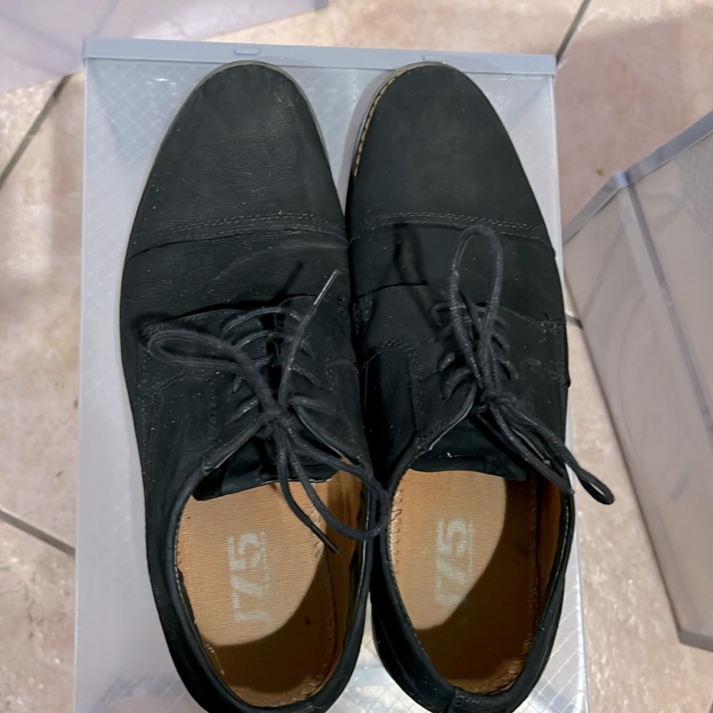 J75 Paulson Black dress shoes size 9